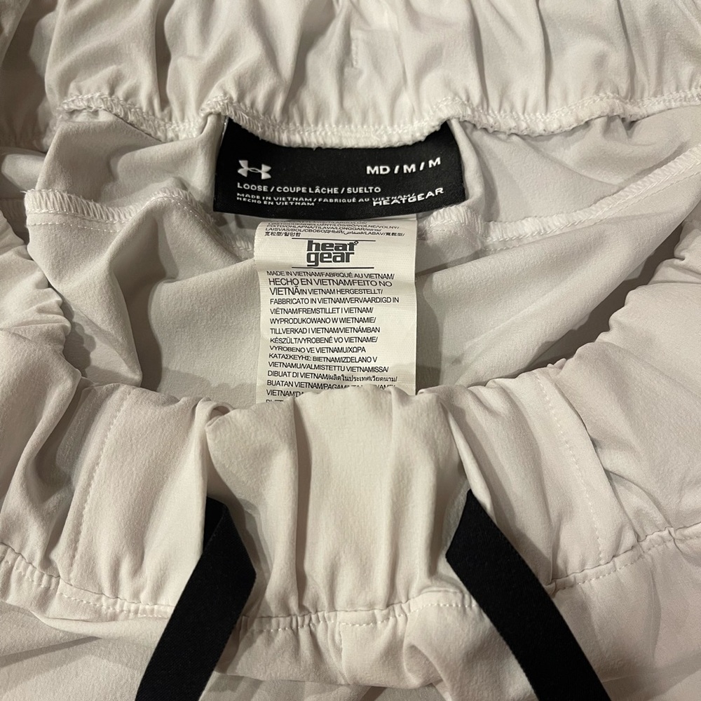 Like new Under Armour heat gear loose fit joggers